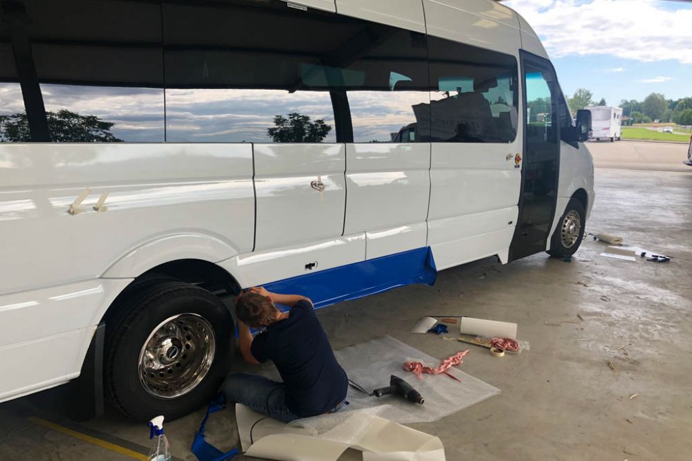 Beschriften Merc Sprinter Kleinbus Aare Aemme Reisen Events 3